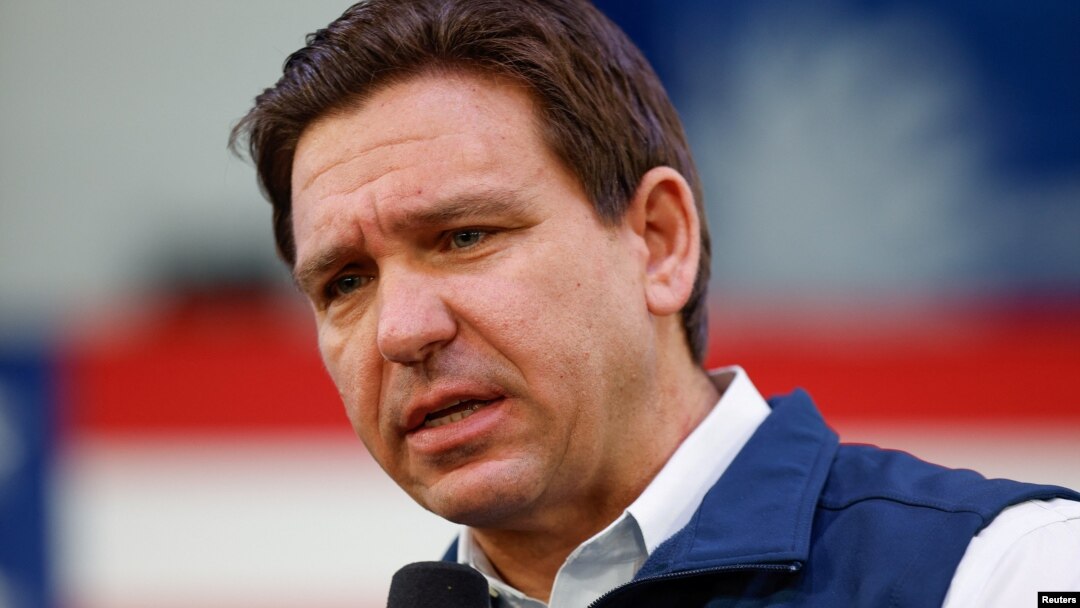 Guvernatorul Floridei, Ron DeSantis, a renunțat la cursa pentru nominalizarea republicană la prezidențialele din noiembrie. El și-a exprimat susținerea pentru Donald Trump. 