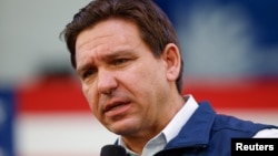 Guvernatorul Floridei, Ron DeSantis, a renunțat la cursa pentru nominalizarea republicană la prezidențialele din noiembrie. El și-a exprimat susținerea pentru Donald Trump. 