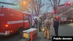 На месте пожара в хостеле в Алматы. Фото ДЧС Алматы
