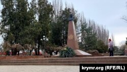 Жители Керчи возложили цветы к памятнику Шевченко, 9 марта 2023  
