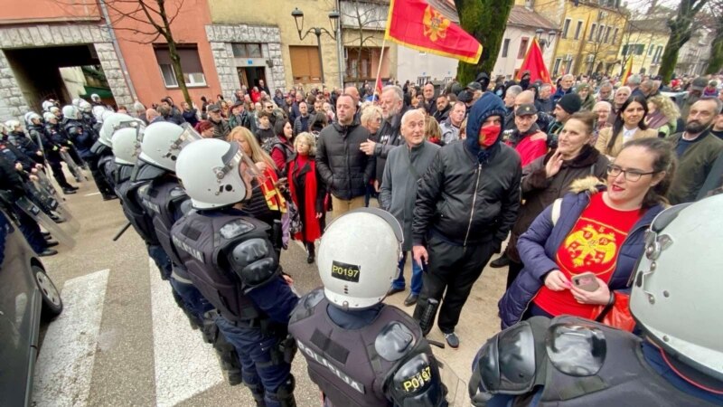 Na Cetinju umalo tuča u parlamentu,  sjednici prethodio protest protiv Andrije Mandića 