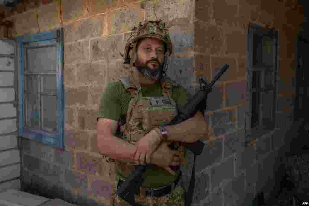 Український солдат Іван, 40 років, зі штурмового батальйону &laquo;Скала&raquo;, позує для портрета в невідомому місці поблизу міста Оріхів у Запорізькій області, 1 жовтня 2023 року, на тлі російського вторгнення в Україну.