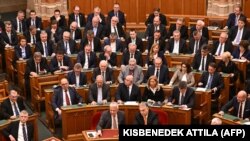 Членови на унгарскиот парламент, Будимпешта, февруари 2024 година