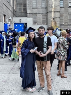 Ахмед Бузуртанов с дочерью в день окончания колледжа