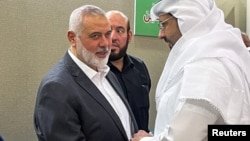 Лидер ХАМАС Исмаил Хания (крайний слева) в Дохе, Катар, 11 апреля 2024 года 