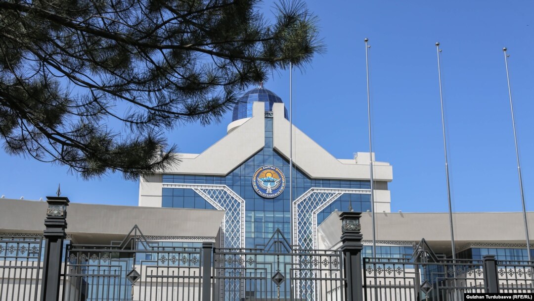 Кыргызстан, Бишкек. Жаңы Ак үйдүн имараты 