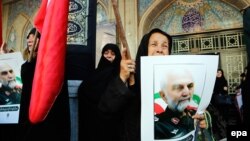 Маросими ҷанозаи генерал Ҳусейн Ҳамадонӣ дар Теҳрон (акс аз бойгонӣ)