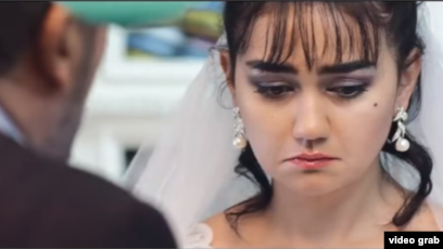 Әзірбайжандық жас әйелдің порносы Ресейдегі нудистік секс