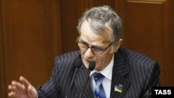 Мустафа ДжамілеўUkraine -- Crimean Tatar leader Mustafa Dzhemilev addresses members of parliament in Kyiv, March 20, 2014