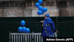 Protest aktiviste ispred Parlamenta Velike Britanija koji zagovara ostanak u EU, London