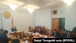 Депутаттык комиссиянын отуруму. 