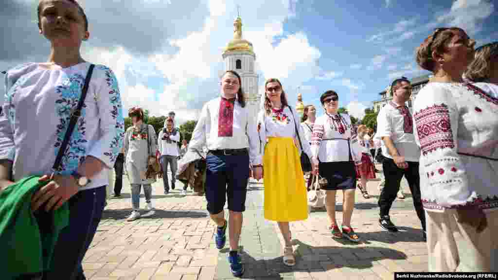 Мэгамарш у вышыванках - фэстывальны рух украінскай культуры, які падхапілі многія буйныя гарады ня толькі Ўкраіны, але і многіх краінаў сьвету. Правядзеньне Мэгамаршу пачалі ў Кіеве ўвосень 2008 году. Ад таго часу мерапрыемства праходзіць традыцыйна два разы на год, вясной і восеньню.