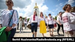 Фоторепортаж: Ювілейний Мегамарш вишиванок пройшов Києвом