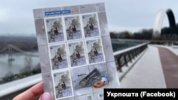 Украінская марка з пашкоджаным Крымскім мостам
