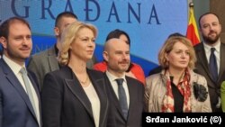 Kryetarja e Kuvendit malazez, Danijela Gjuroviq, deputeti i PE-së, Vladimir Bilçik, dhe nënkryetarja e Kuvendit, Branka Boshnjak, Podgoricë, 4 nëntor 2022.