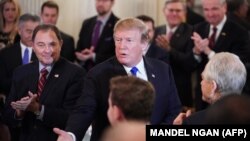 Donald Trump qubernatorlarla görüşdə