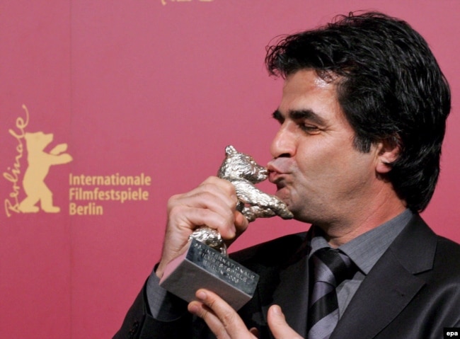 Iranian director Jafar Panahi kisses the Silver Bear he received for his movie Offside during the awards ceremony of the 56th Berlin International Film Festival in 2006.