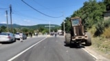 KOSOVO: Road blocks leading to border crossing with Serbia