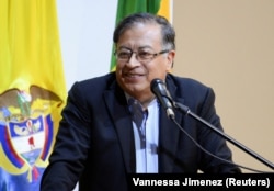 Густаво Петро