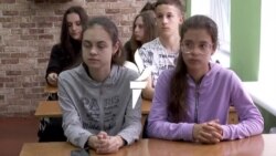 „Tudnod kell lőni” – Ukrán iskolások fegyverekről tanulnak a nyári szünetben