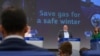 Președinta Comisiei Europene, Ursula von der Leyen (stânga), vicepreședintele Comisiei Europene, Frans Timmermans, și comisarul european pentru energie, Kadri Simson, la anunțarea unui plan pentru economisirea gazelor, Bruxelles, 20 iulie 2022. 