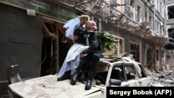 Fotogalerie | „Acum ori niciodată”: Graba nunților din timpul războiului din Ucraina