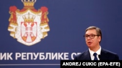 Vučić je novinarima rekao da "ne razume pitanje - zašto Srbija prodaje oružje".