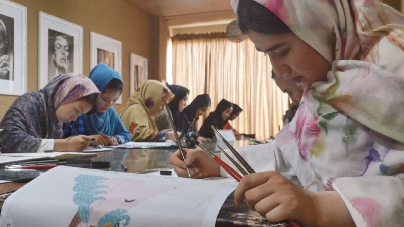 طالبان برخی از مراکز آموزشی را که دختران در آن درس میخواندند٬ مسدود کردند 