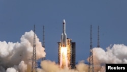 Raketa koja nosi laboratorijski mogul Ventian lansirana iz provincije Hainan u Kini, 24. juli 2022. 