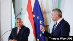 Orbán Viktor és Karl Nehammer bécsi sajtótájékoztatójukon 2022. július 28-án