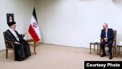 Иранның рухани көсемі Әли Хаменеи және Ресей президенті Владимир Путин. 