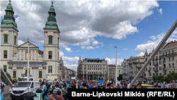 Protesters block traffic at Budapest's Erzsebet Bridge on July 12 to show their displeasure with a government proposal that could expel hundreds of thousands of small businesses and entreprenuers from a simplified tax regime known as KATA.