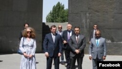 Председатель Генеральной Ассамблеи ООН Абдулла Шахид в Мемориальном комплексе «Цицернакаберд», Ереван, 27 июля 2022 г.