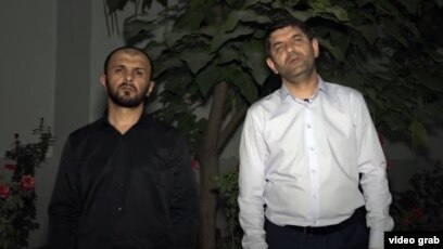 Ол камераға жалаңаш кеудесін көрсетті. Қазақ және қазақ әйел секс