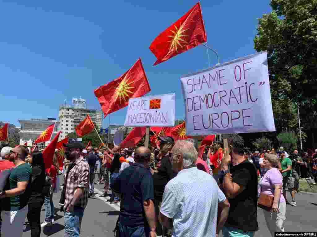 Критики за ЕУ од насобраните граѓани.&nbsp;Скопје, 14.07.2022