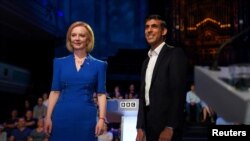 Ambii candidați au făcut parte din cabinetul de miniștri al lui Boris Johnson. Rishi Sunak este fost ministru al Finanțelor din Marea Britanie, în timp ce Liz Truss este ministrul de Externe a țării.