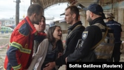 A woman reacts next to the body of her husband, who was killed by a Russian military strike in Kharkiv on July 21.