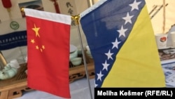Zastave Kine i Bosne i Hercegovine u Sarajevu, 19. novembar 2019.