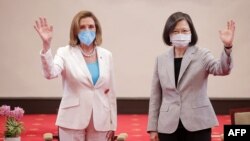 Nancy Pelosi și președinta Taiwanului, Tsai Ing-wen.