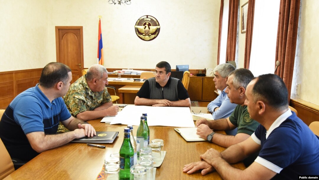 Karabakh President Arayik Harutiunian (center) held what appeared to be an emergency meeting with Defense Army commander Kamo Vartanian and other security officials.