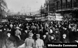 Революционный митинг у гостиницы "Метрополь" в Москве. Март 1917