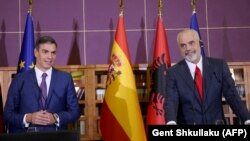 Španjolski premijer Pedro Sanchez i albanski premijer Edi Rama na konferenciji za novinare u Tirani, 1. avgusta 2022.