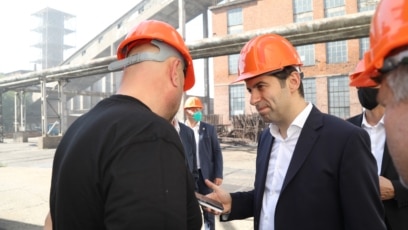 Местните хора от години подават сигнали за черния дим от