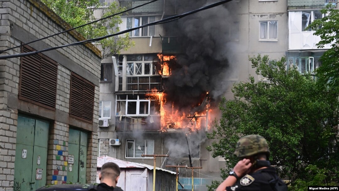 Война в Украине: возгорание в жилом доме после ракетного удара. Краматорск, 19 июля 2022 г.