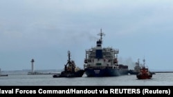 Brod Razoni natovaren žitaricama napušta luku u Odesi, Ukrajina 1. avgusta 2022.