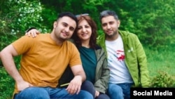 شعله شهیدی، شهروند بهایی ساکن بجنورد و دو فرزندش، شایان و فاران ثنایی