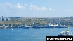 Aqyar körfezinde Rusiye Qara deñiz flotunıñ gemileri, arhiv fotoresimi