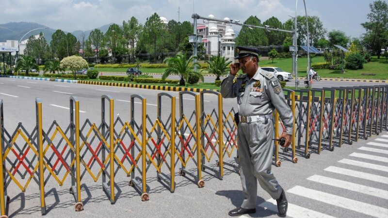 Suicide Car Bombing In Pakistan's Capital Kills Police Officer