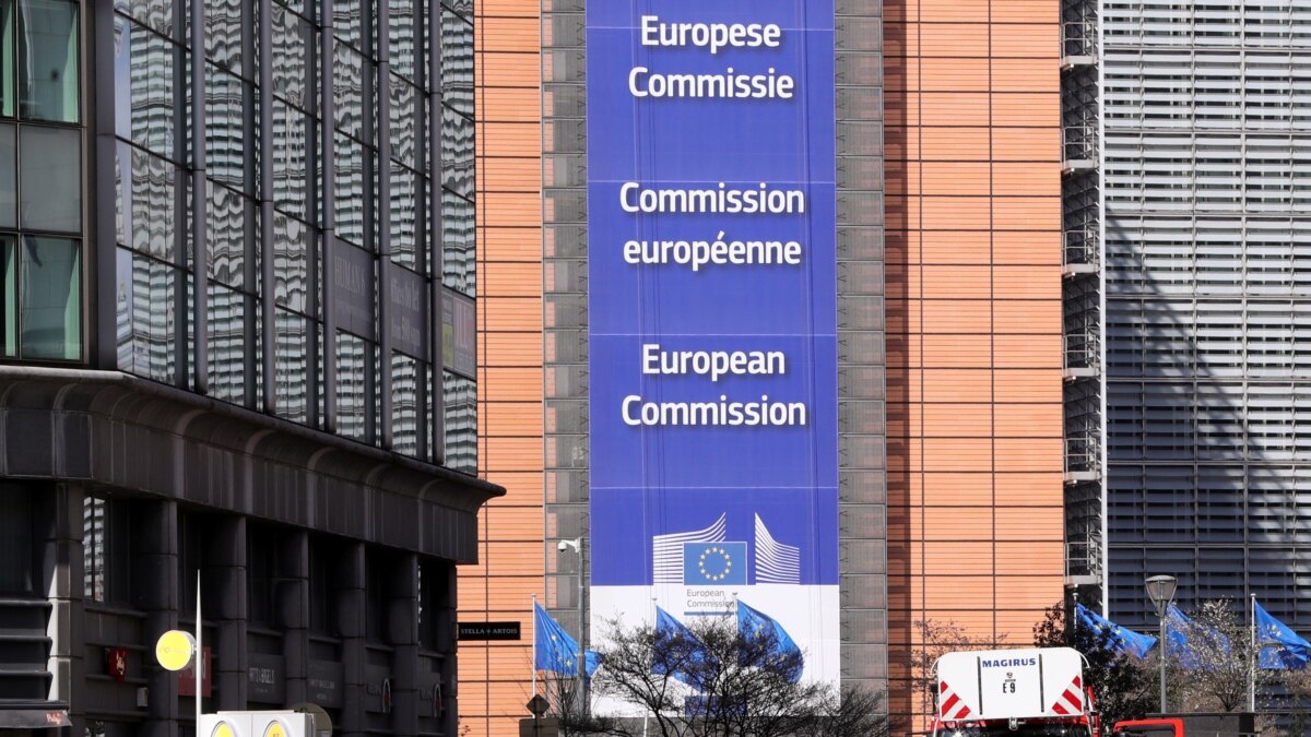 Европейската комисия каза в петък, че обсъжда с България въвеждането