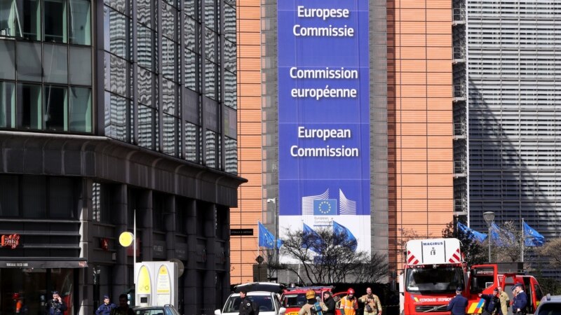 Европската Комисија бара намалување на средствата од европските фондови за Унгарија